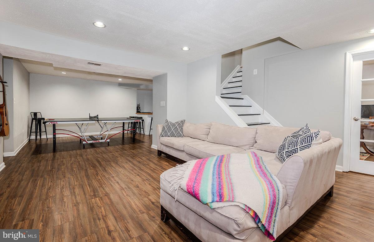 CROFTON WOODS - Residential