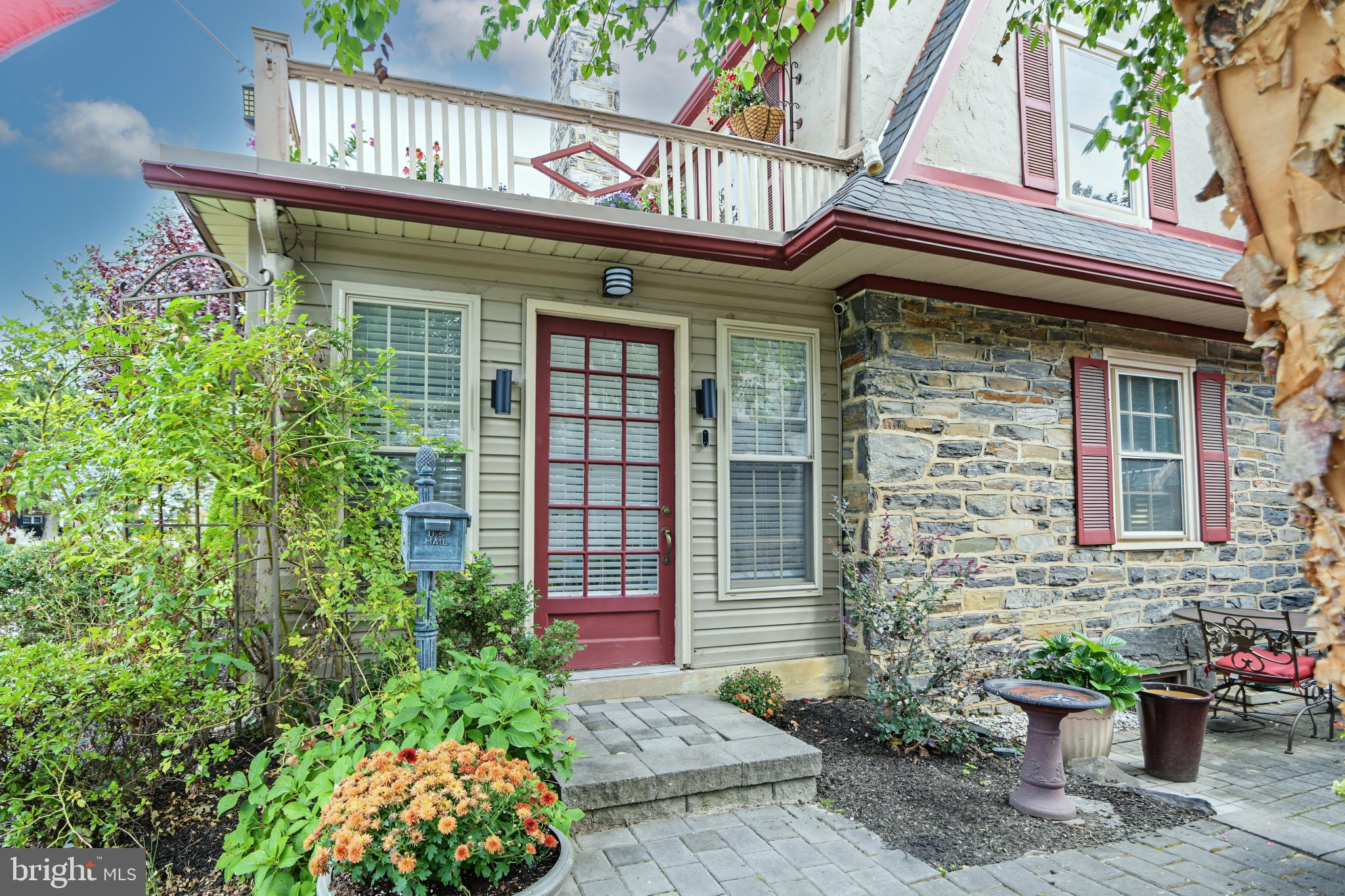 16 GLADSTONE ROAD