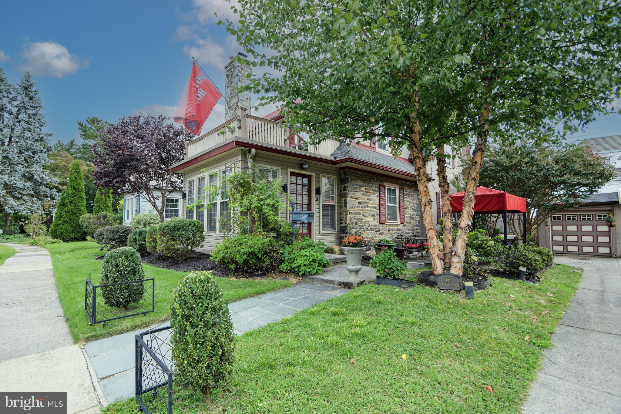 16 GLADSTONE ROAD