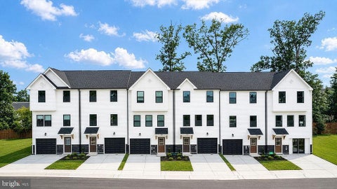 Townhouse For Sale - 118 Shuoner Court<br/> WINCHESTER, VA 22602