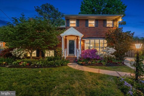 Photo of 2905 Maplewood Place, ALEXANDRIA, VA 22302 (MLS # VAAX2059808)