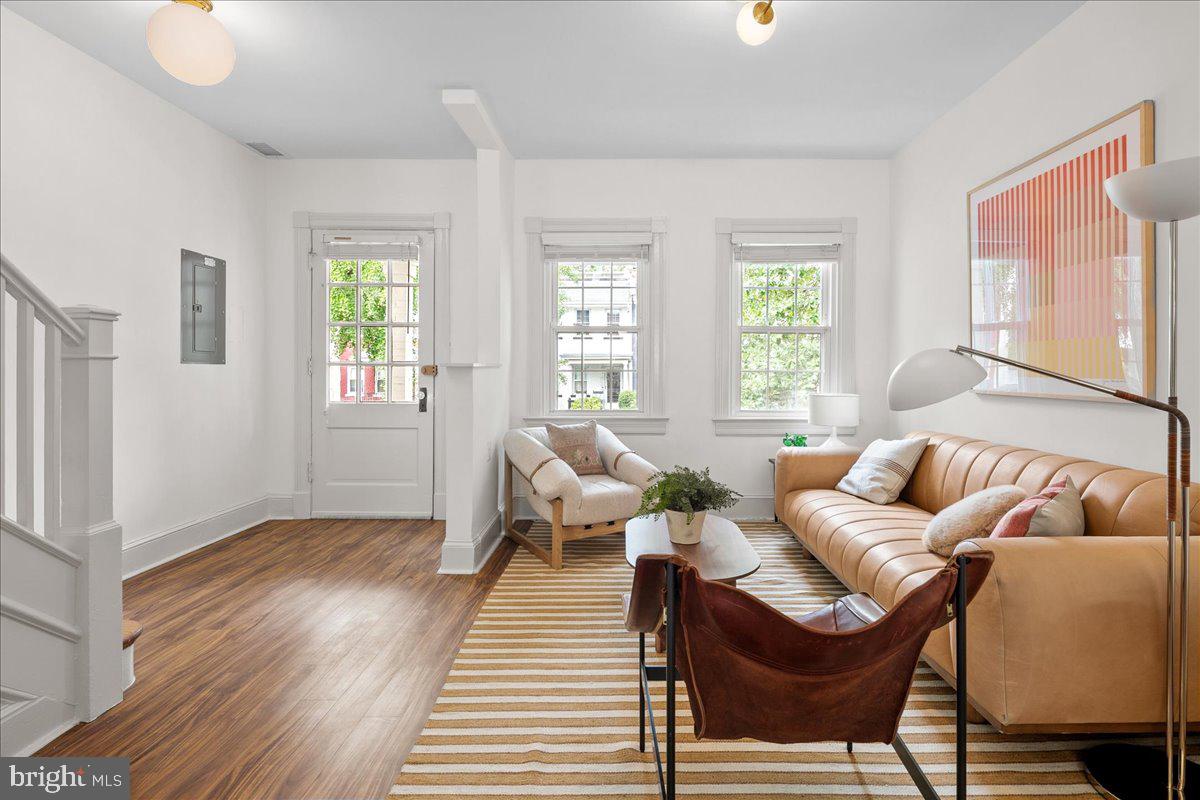 1163 ABBEY PLACE NE