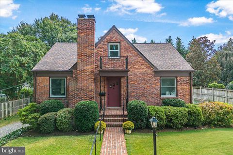 Photo of 1902 Rookwood Road, SILVER SPRING, MD 20910 (MLS # MDMC2199602)