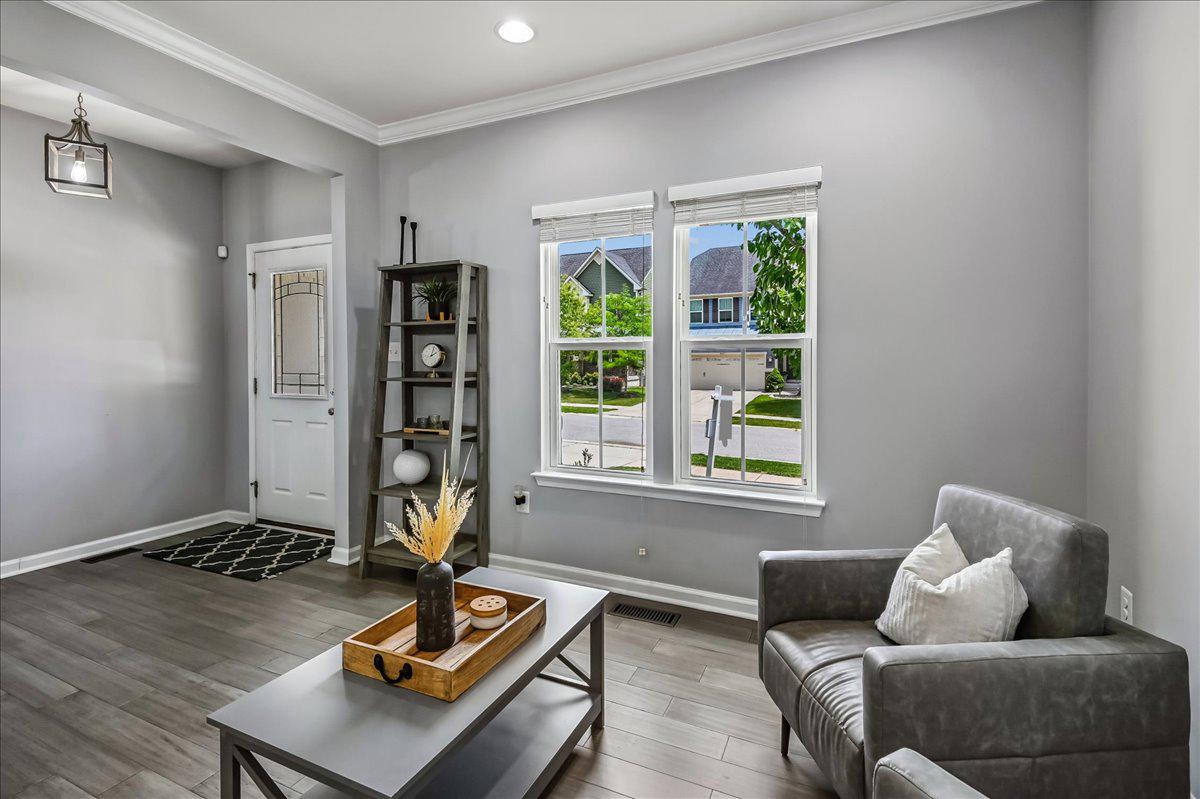 8124 MEADOWGATE CIRCLE