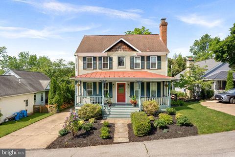 330 LOUDOUN STREET SW LEESBURG VA 20175