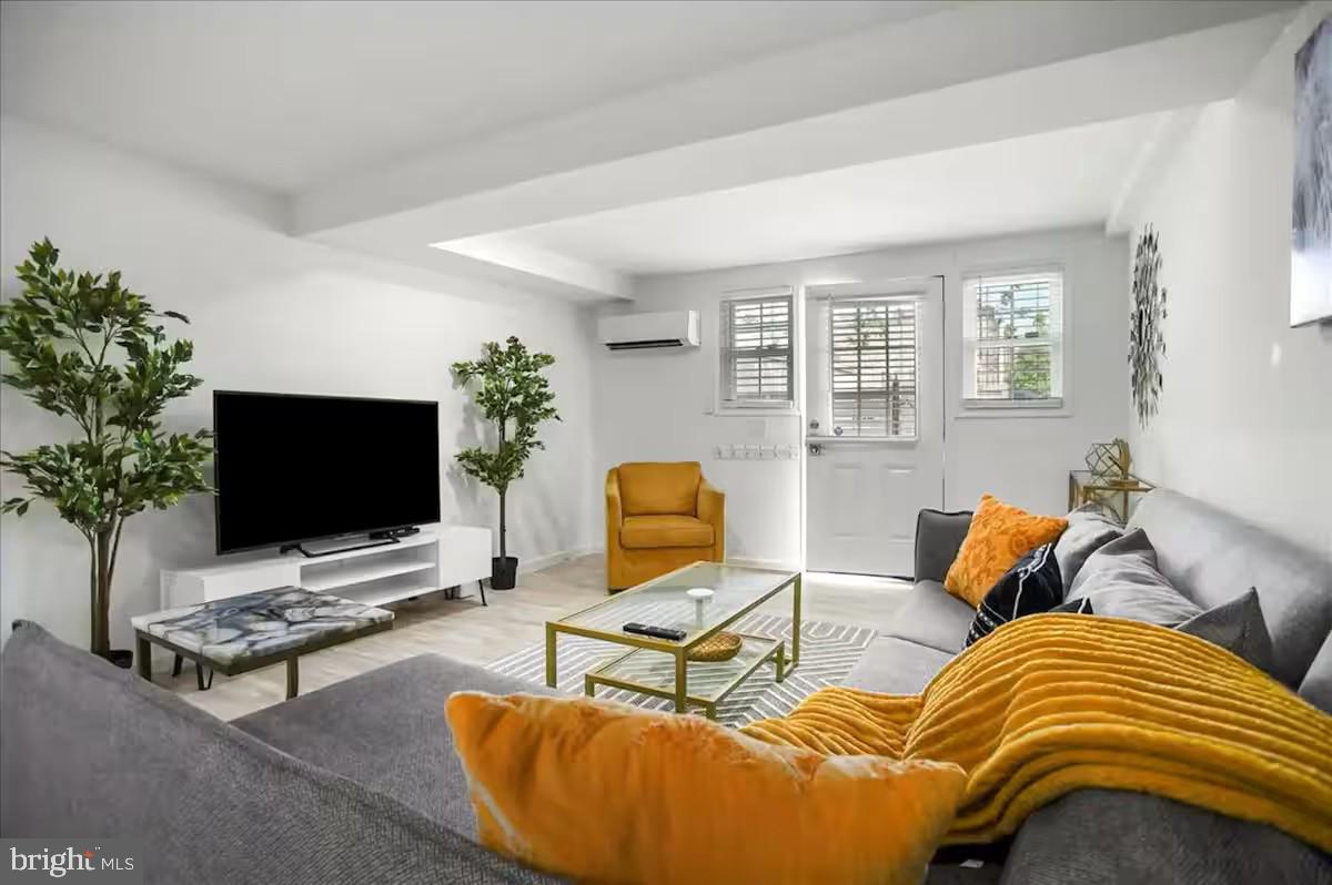 PETTITS ADDN TO HYATTSVI - Residential