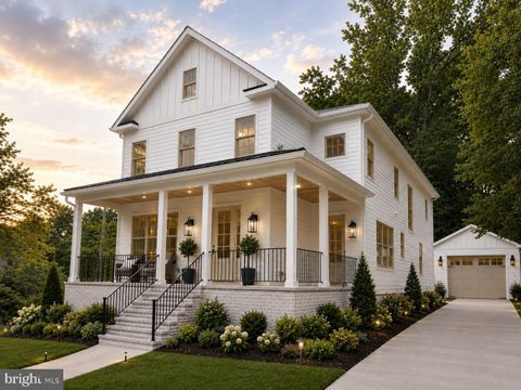 Photo of 400 Dorchester Road, FALLS CHURCH, VA 22046 (MLS # VAFA2004054)