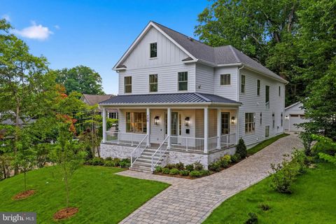 Photo of 400 Dorchester Road, FALLS CHURCH, VA 22046 (MLS # VAFA2004054)