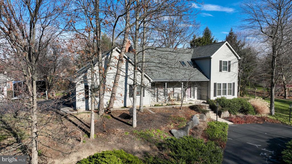 Photo of 507 Campus Road, ELIZABETHTOWN, PA 17022 (MLS # PALA2061582)