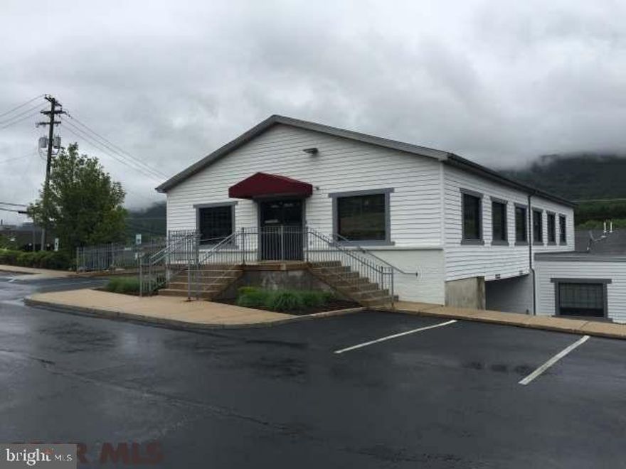Great opportunity to lease the 2nd floor of a well known, highly visible bank branch. Approximately 2767 sq feet of class A space. 11 Offices (5 private), reception area, large conference room, ADA compliant bathrooms and handicap access, copy center and lots of parking.