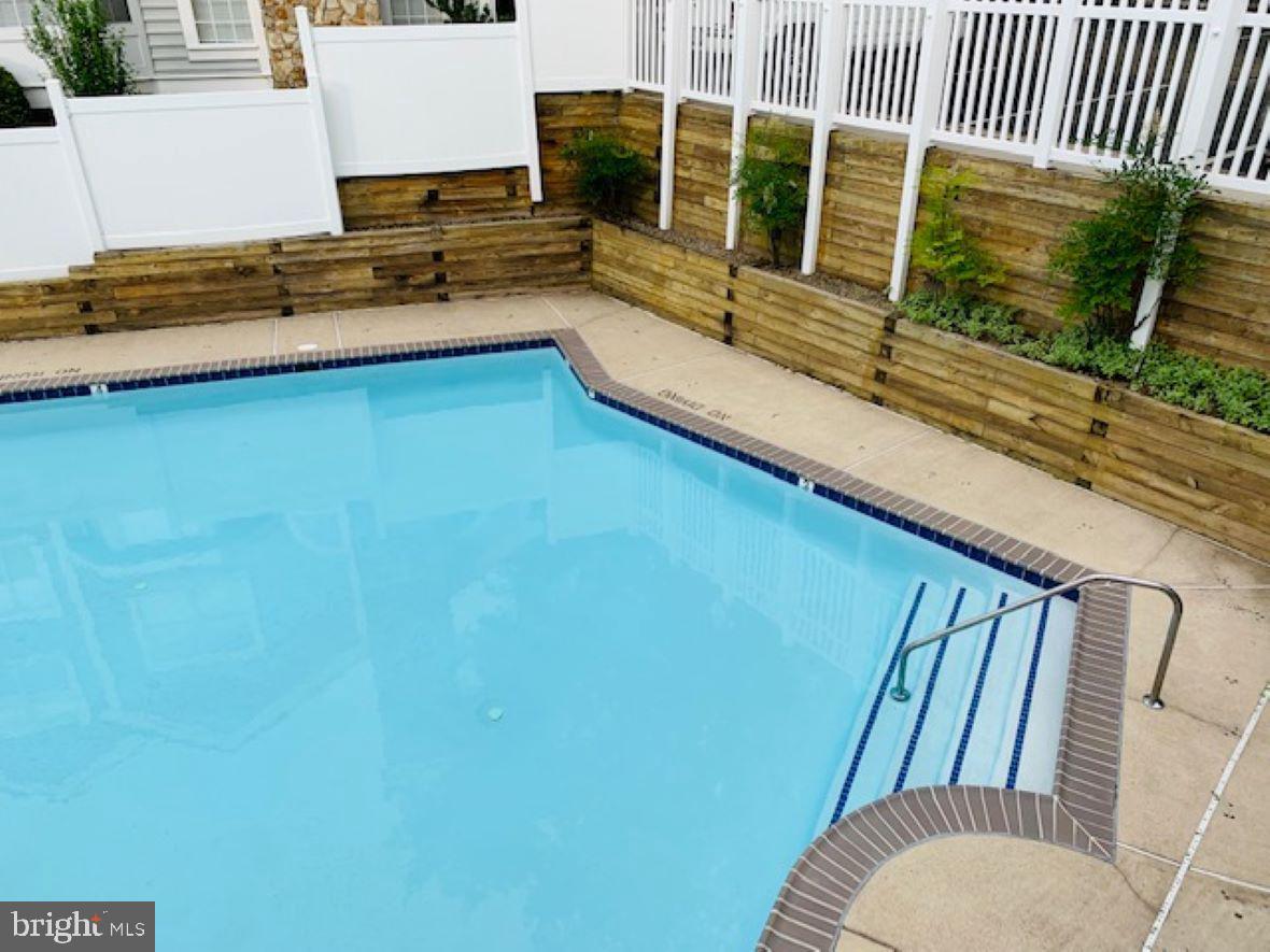 BARRINGTON POINTE CONDOS - Residential