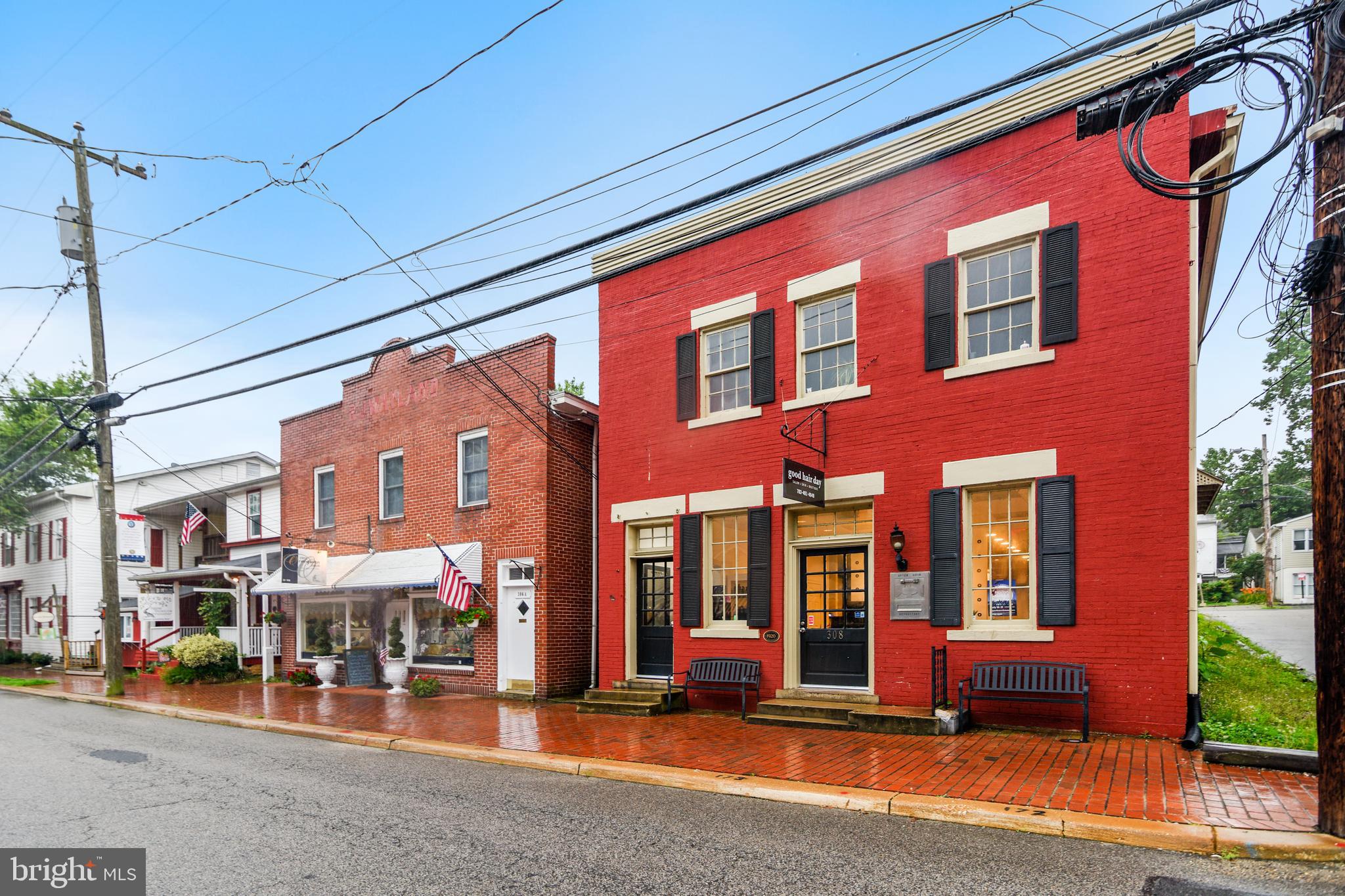 BARRINGTON POINTE CONDOS - Residential