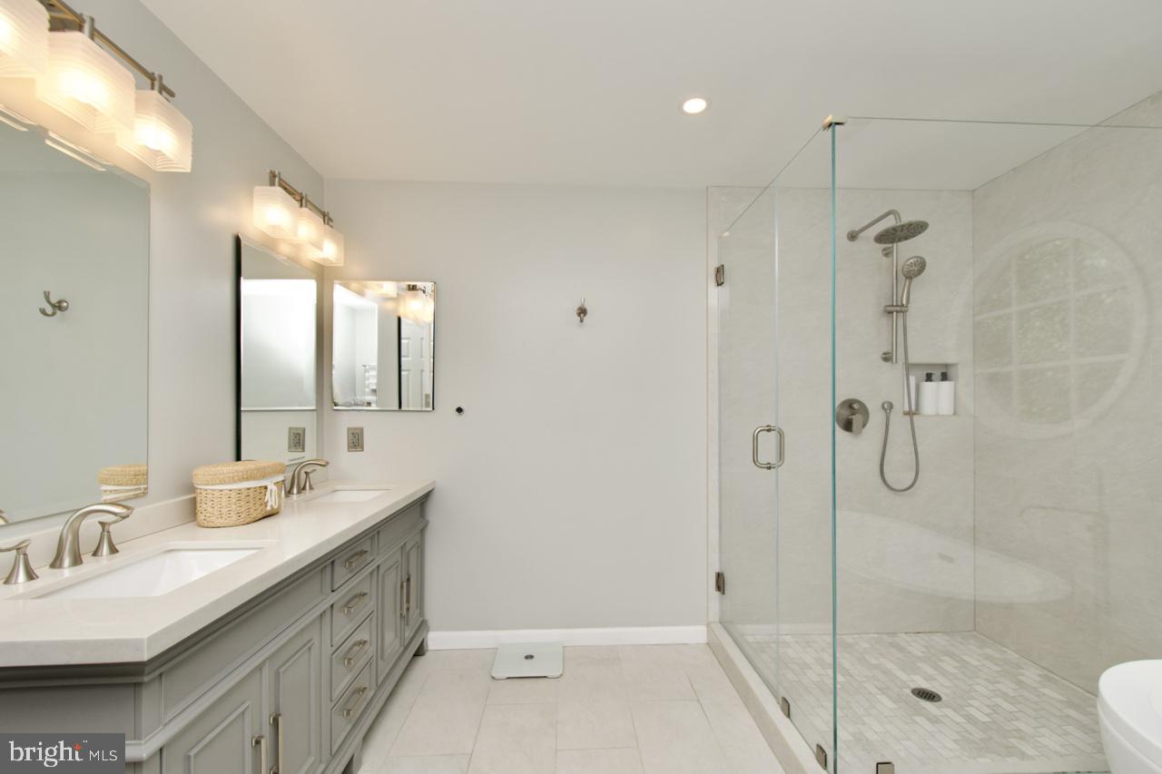 HAMPTON FOREST - Residential