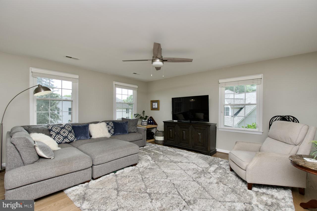 HAMPTON FOREST - Residential