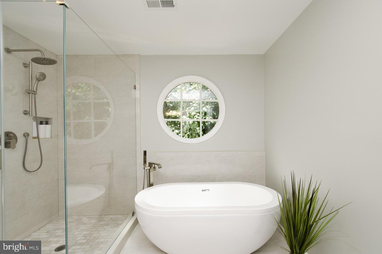 HAMPTON FOREST - Residential