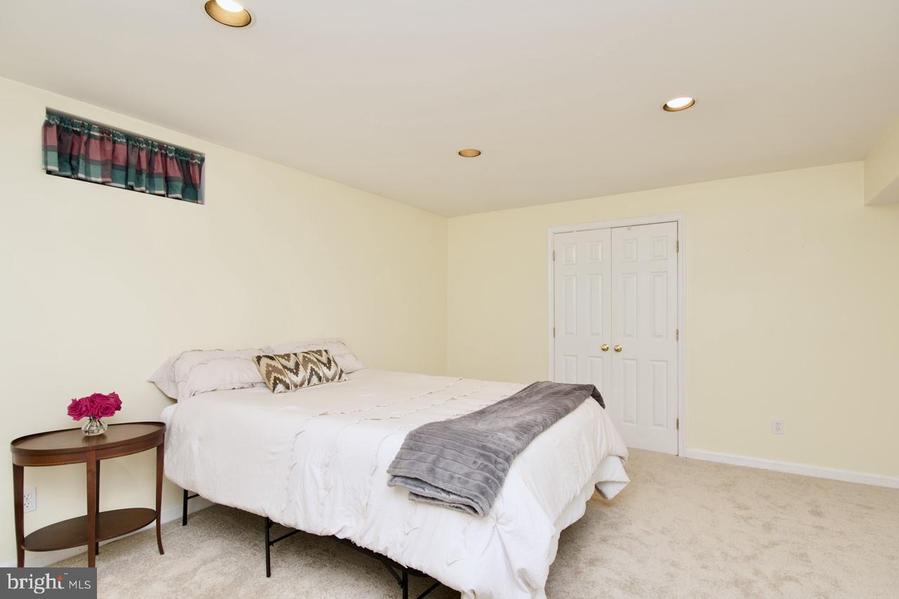 HAMPTON FOREST - Residential