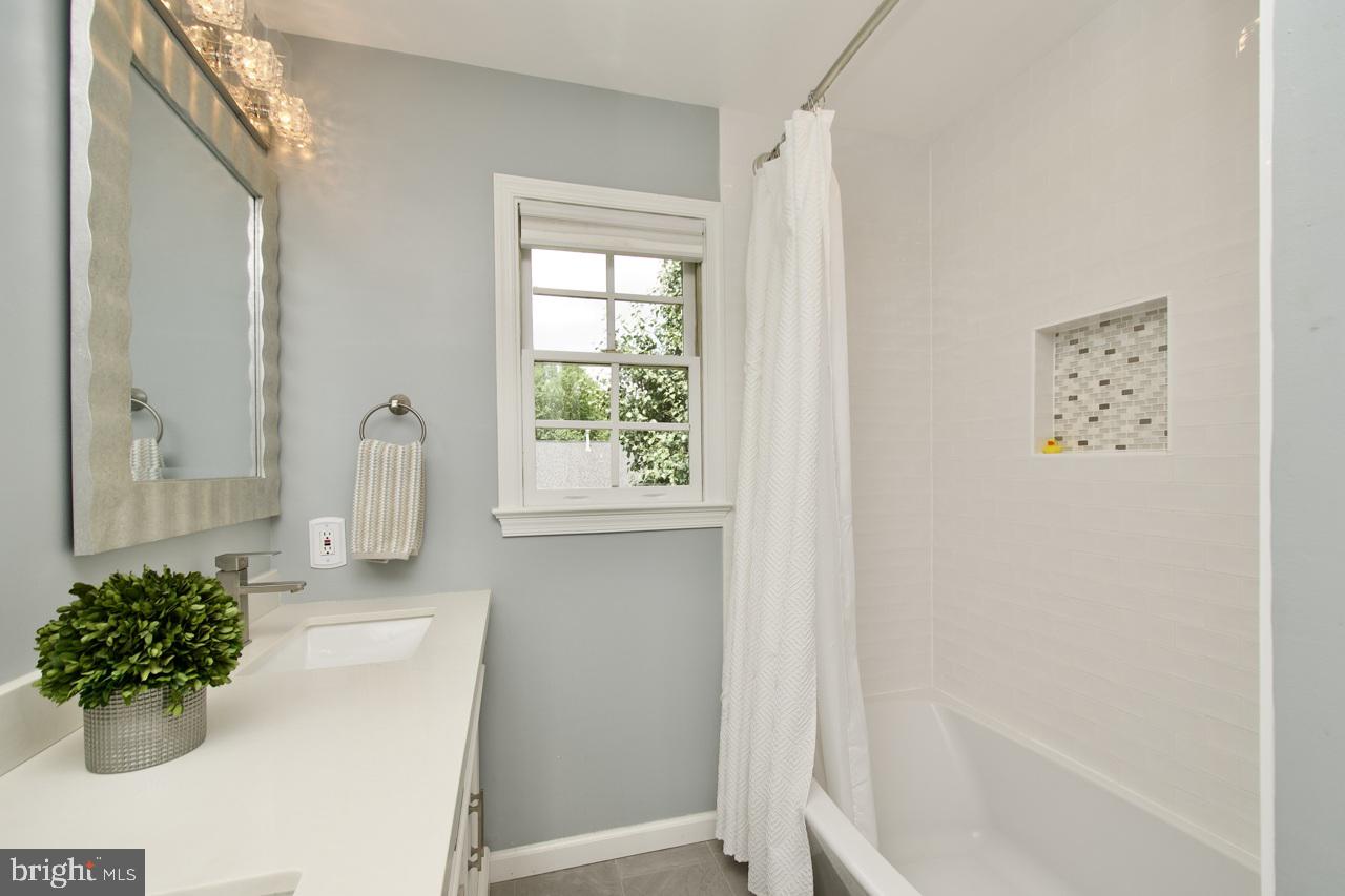 HAMPTON FOREST - Residential