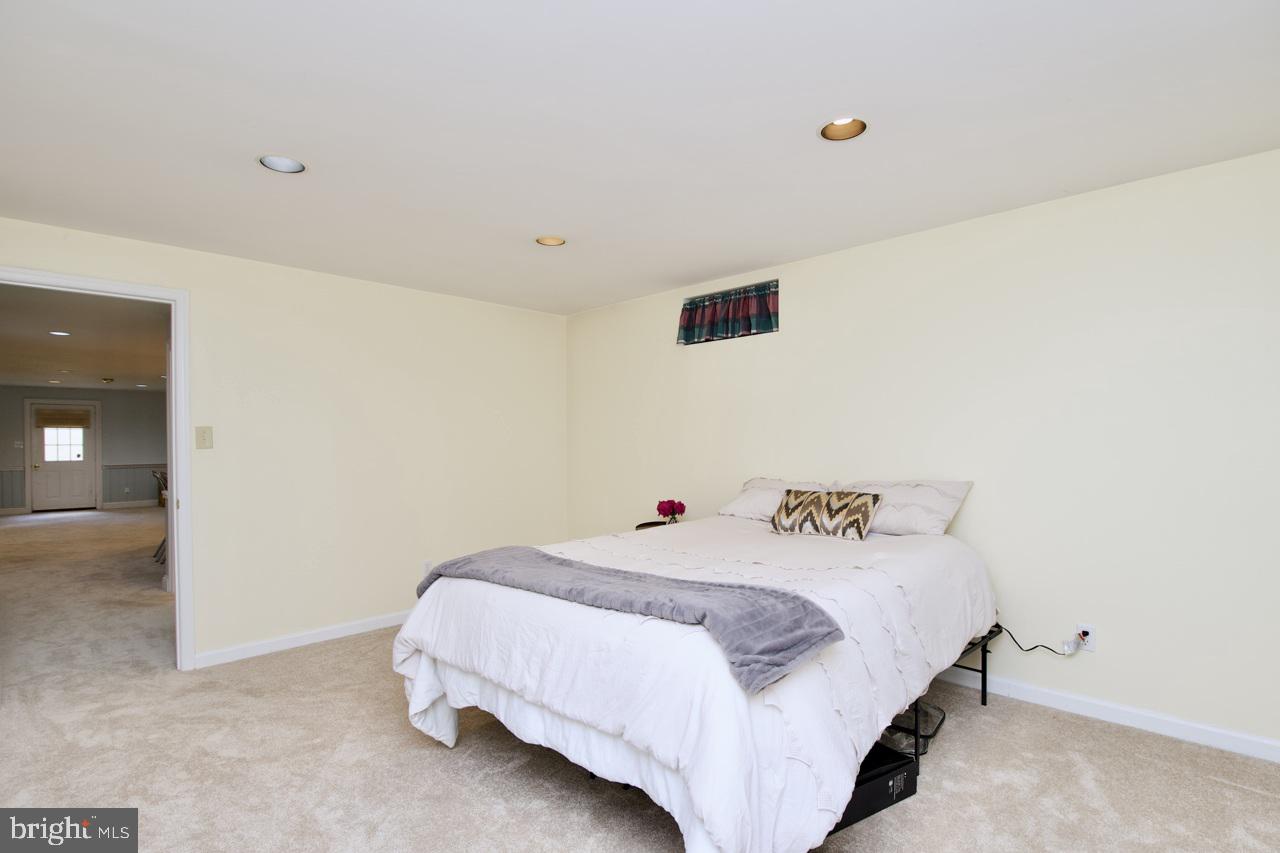 HAMPTON FOREST - Residential