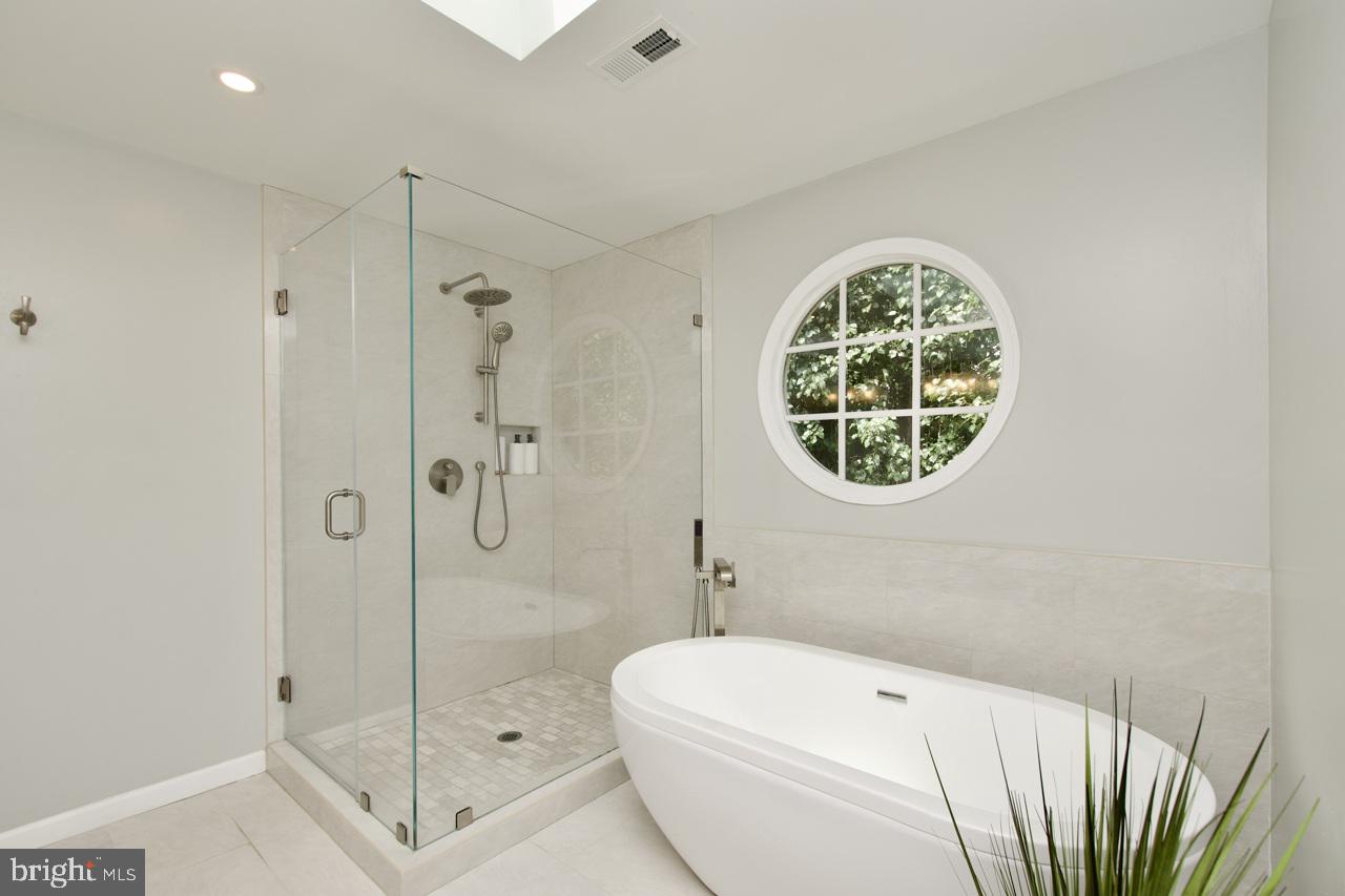 HAMPTON FOREST - Residential