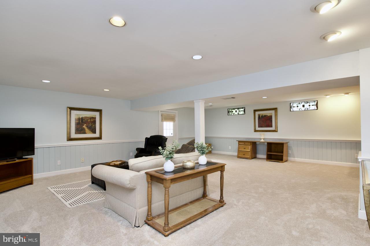 HAMPTON FOREST - Residential