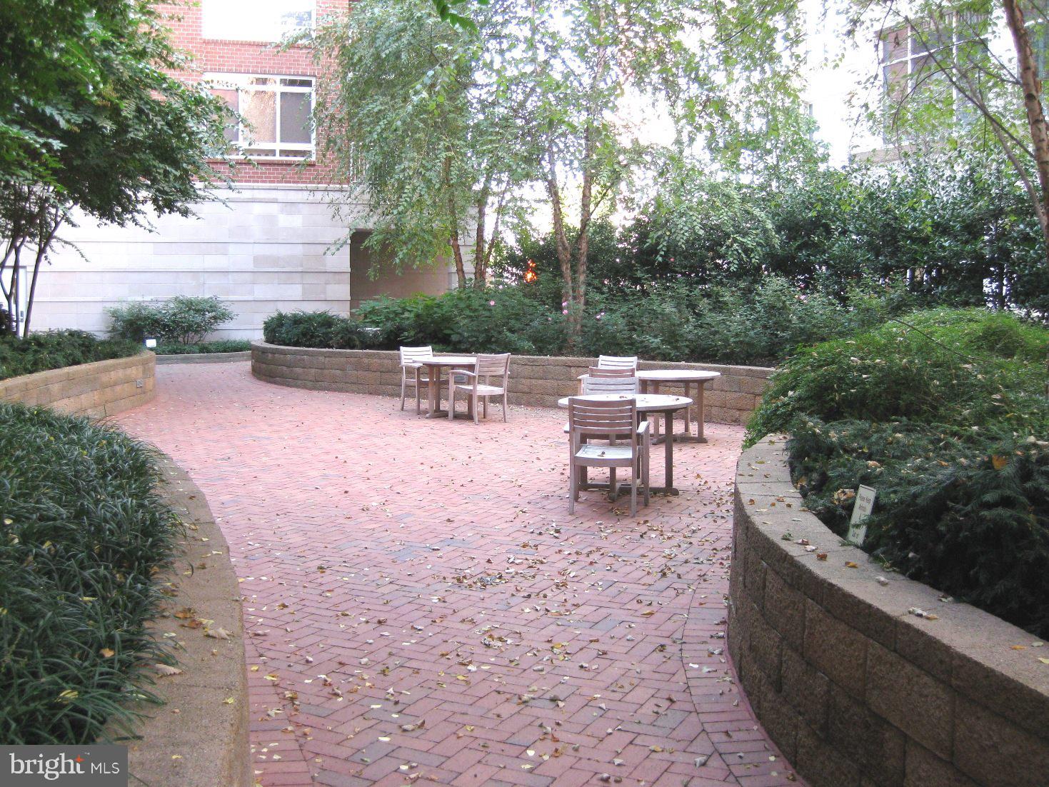 HAWTHORN - Residential Lease