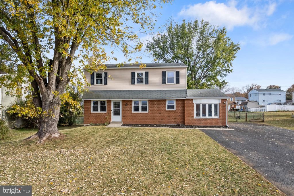 Photo of 906 Montgomery Avenue, PENNSBURG, PA 18073 (MLS # PAMC2160090)