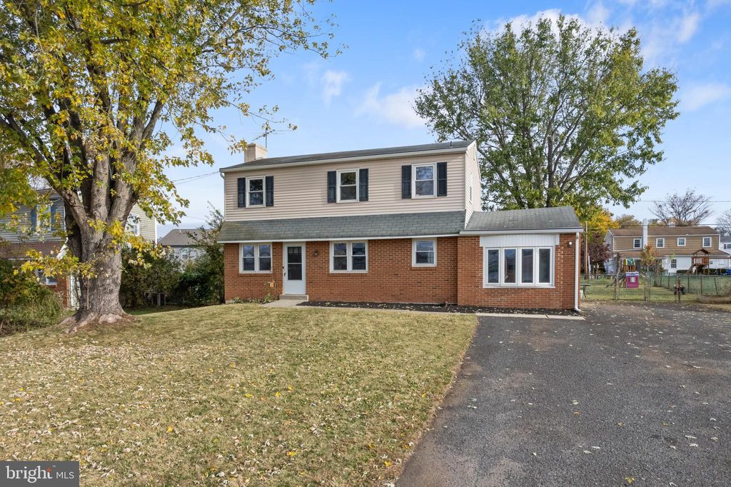 Photo of 906 Montgomery Avenue, PENNSBURG, PA 18073 (MLS # PAMC2160090)