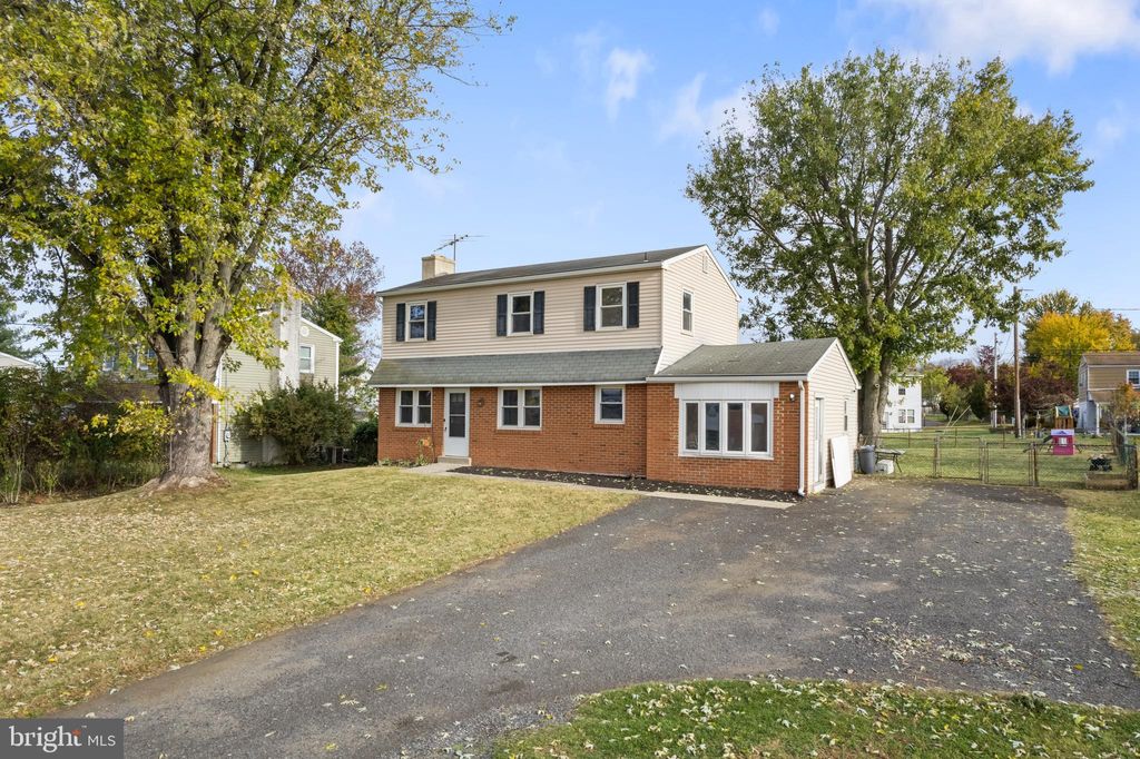 Photo of 906 Montgomery Avenue, PENNSBURG, PA 18073 (MLS # PAMC2160090)