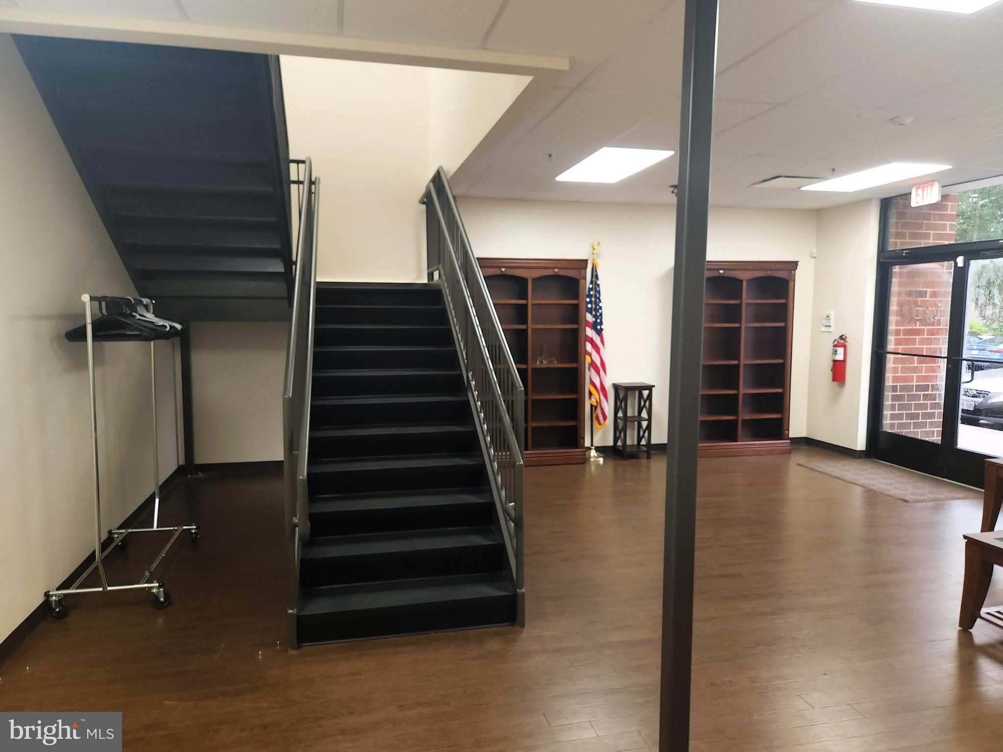 COMMERCE CENTRE - Commercial Lease