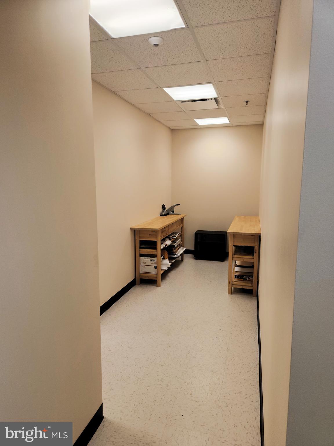 COMMERCE CENTRE - Commercial Lease