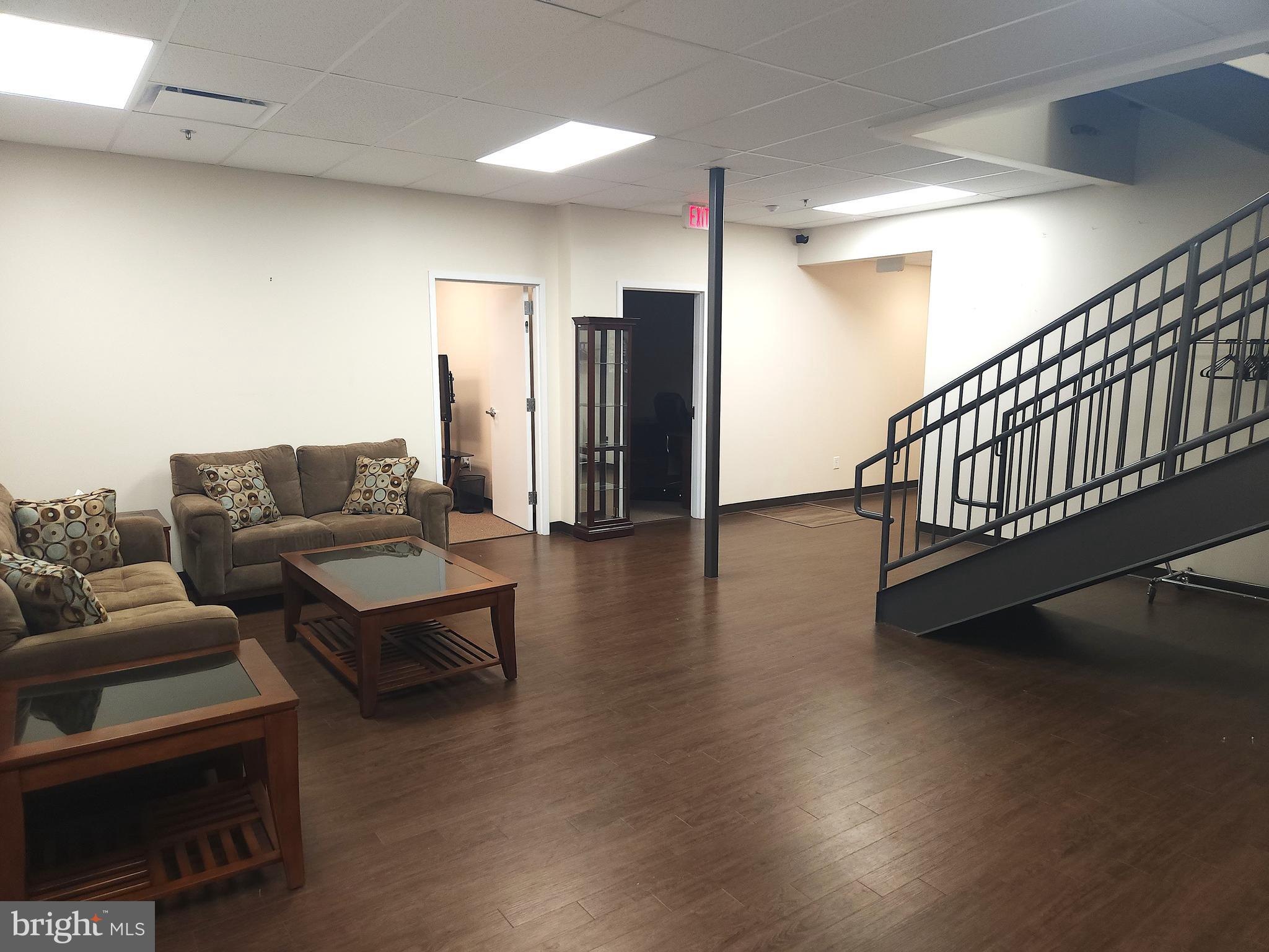 COMMERCE CENTRE - Commercial Lease