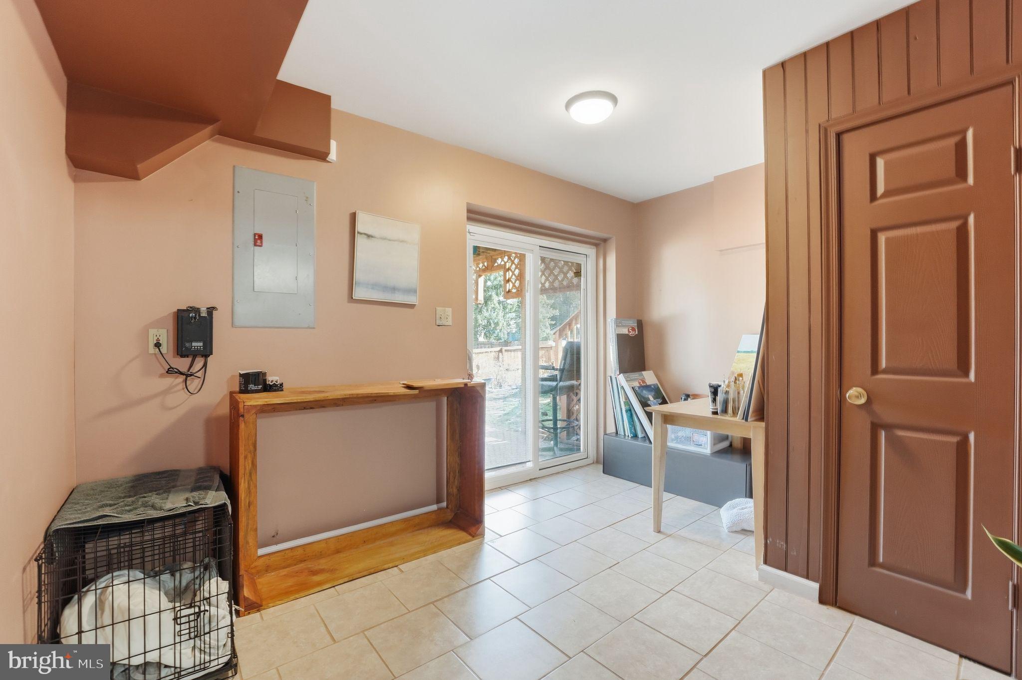 HIDDEN FIELDS - Residential