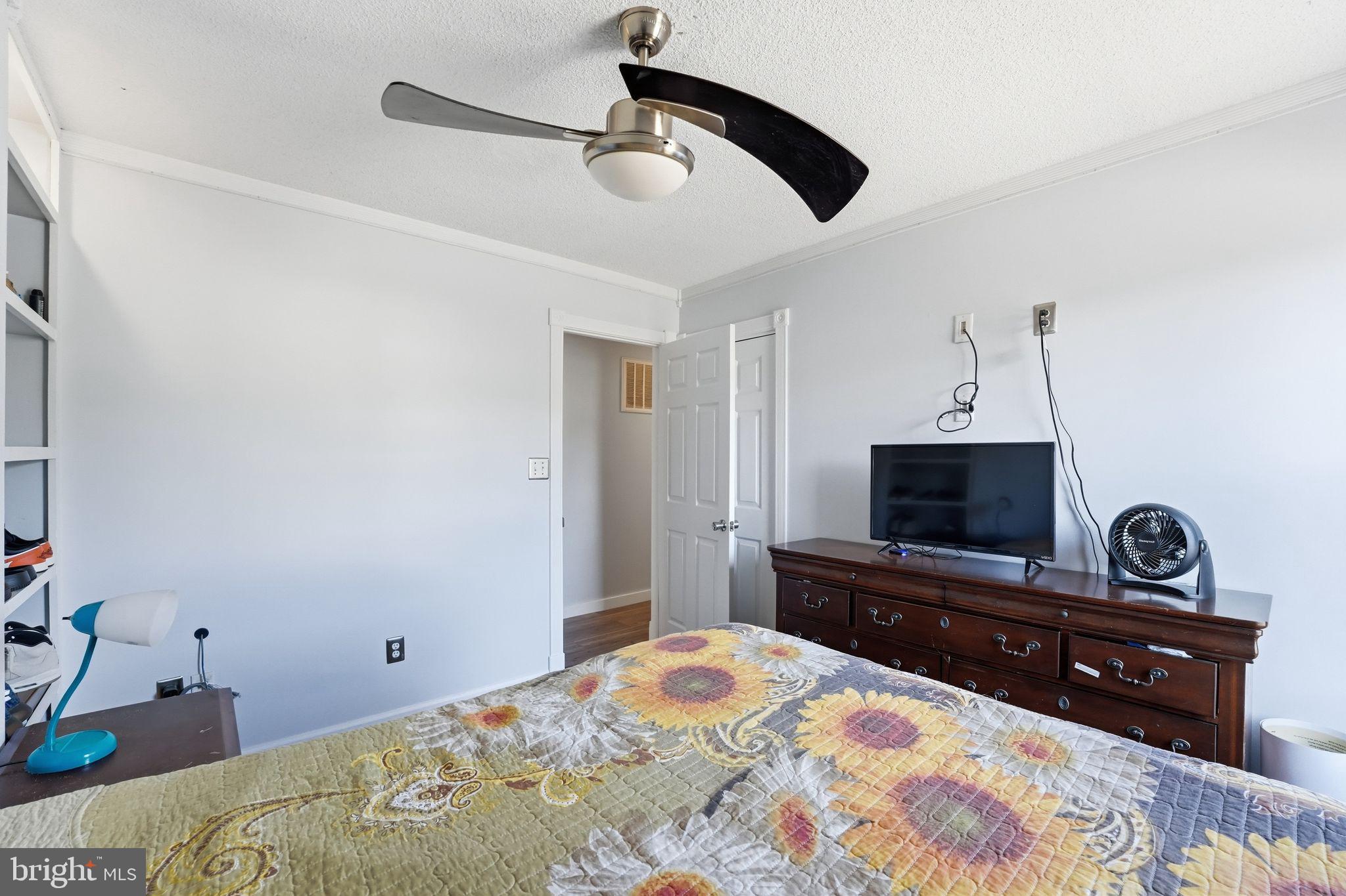 HIDDEN FIELDS - Residential