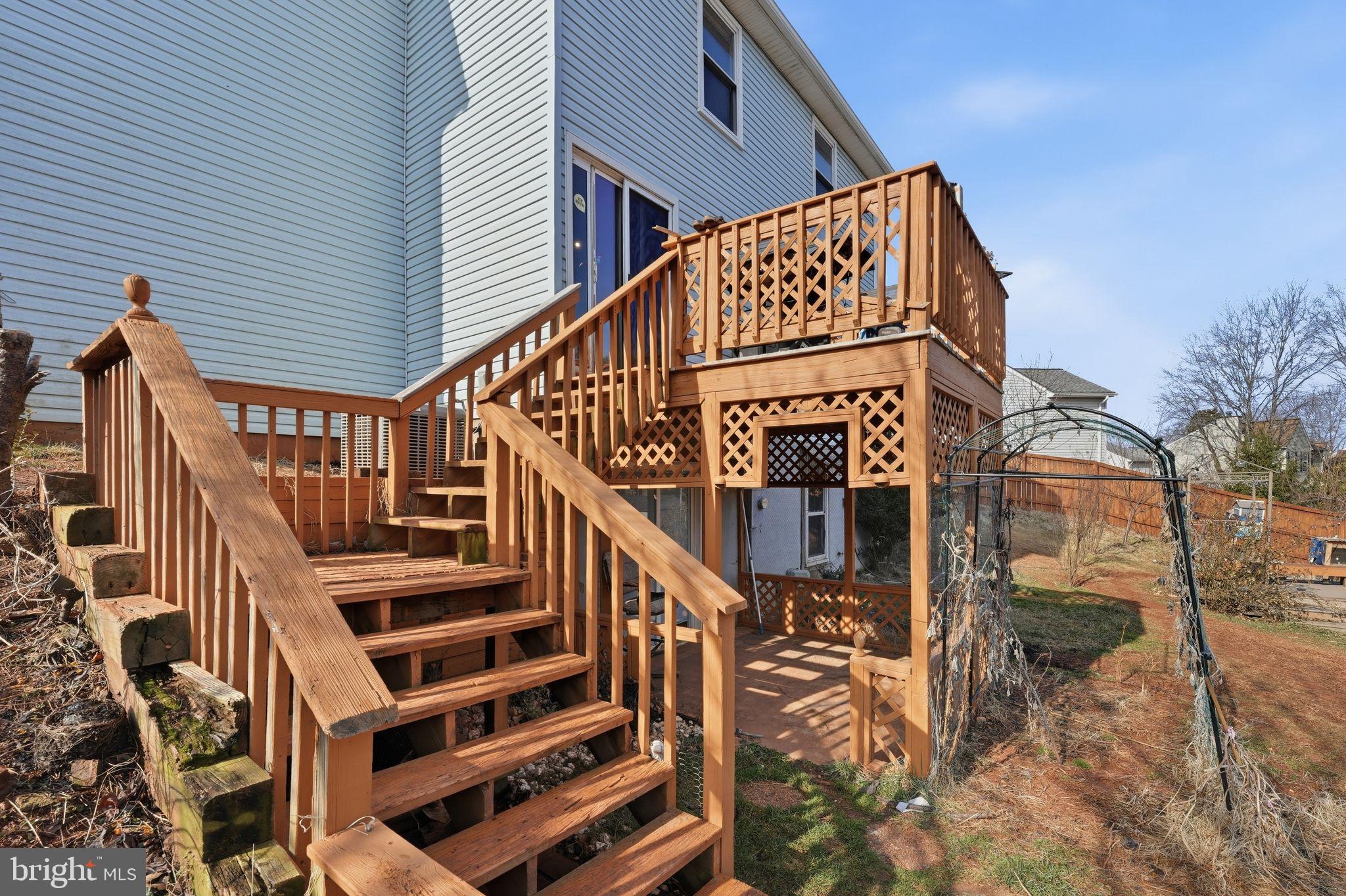 HIDDEN FIELDS - Residential