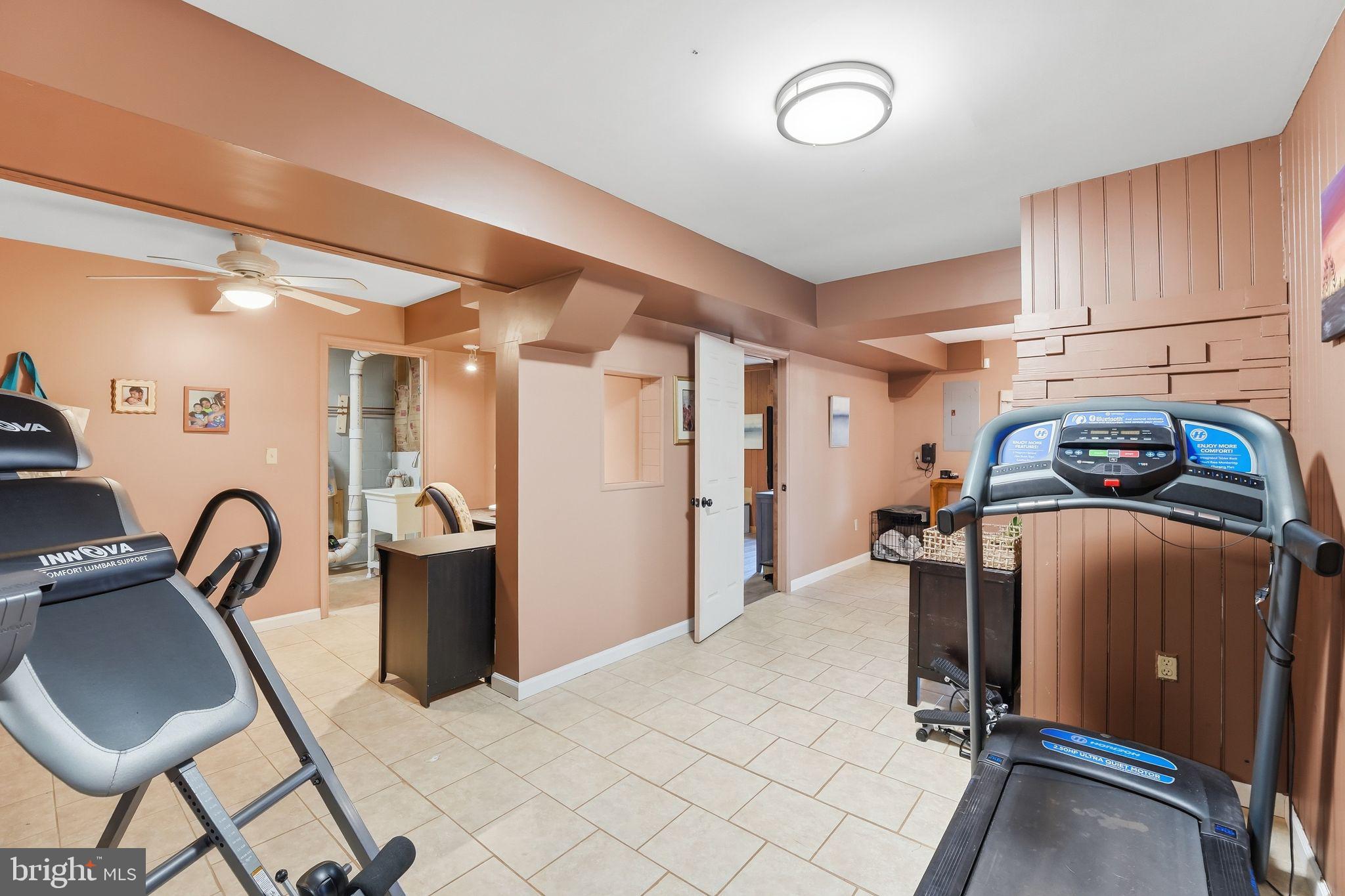 HIDDEN FIELDS - Residential