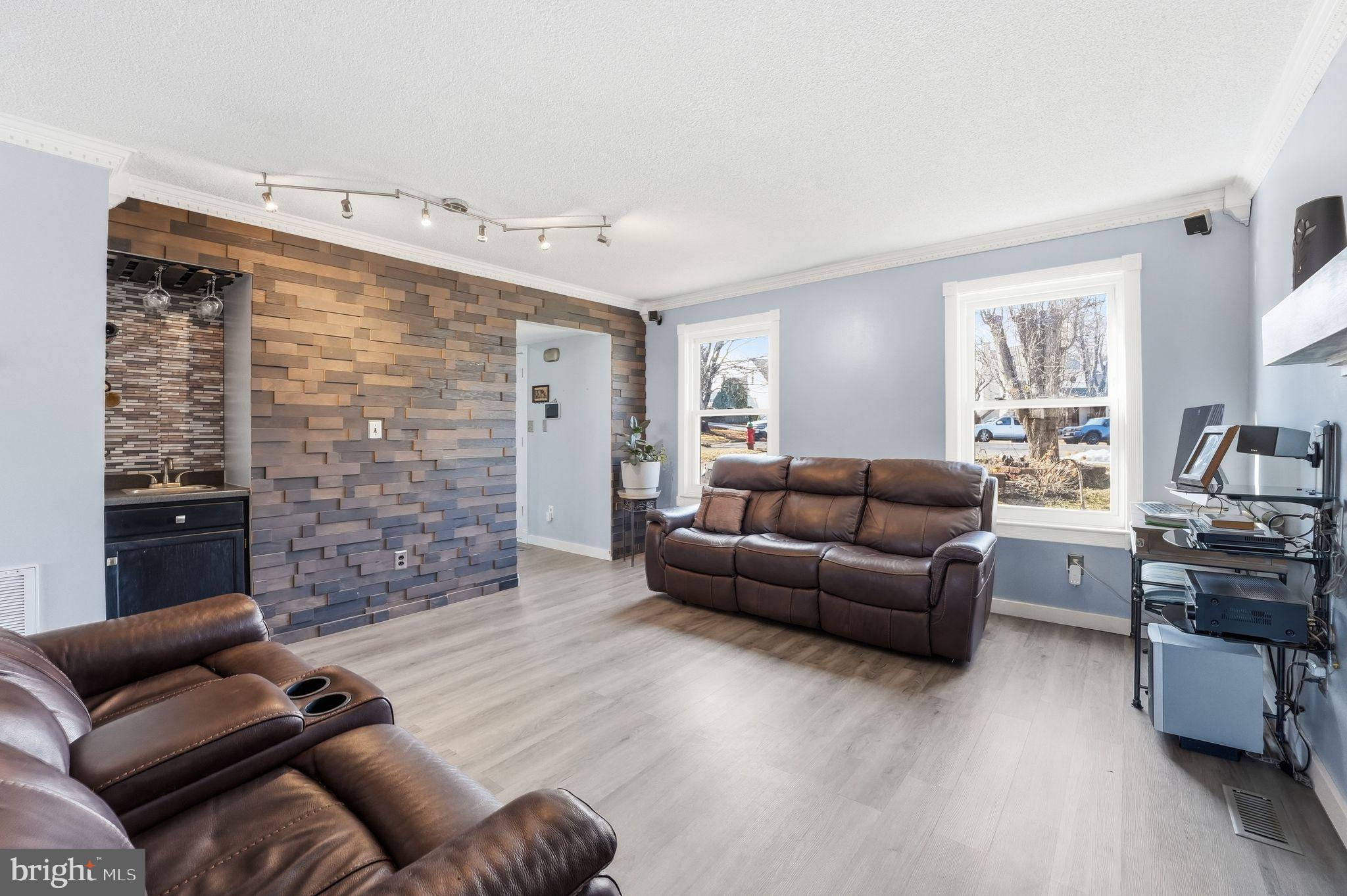 HIDDEN FIELDS - Residential