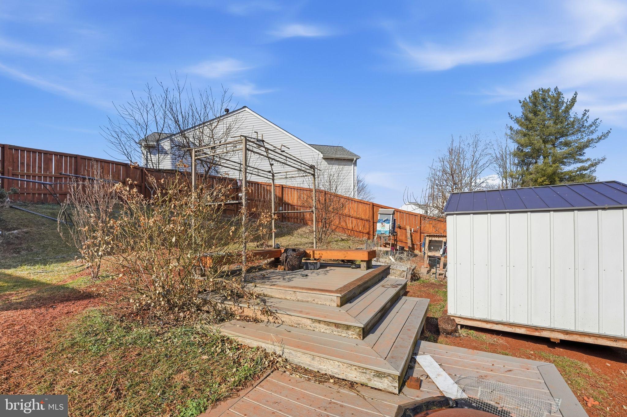 HIDDEN FIELDS - Residential