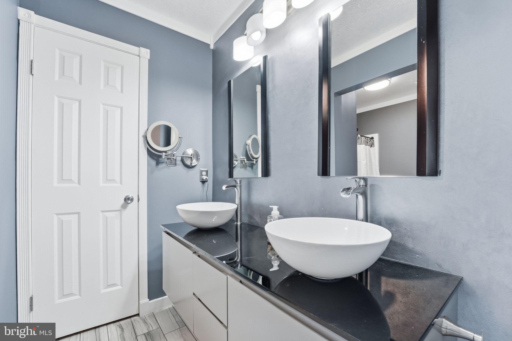 HIDDEN FIELDS - Residential