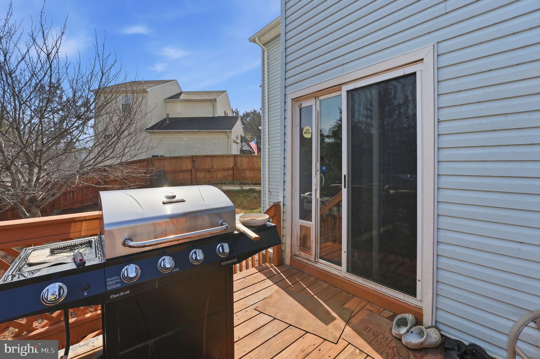 HIDDEN FIELDS - Residential