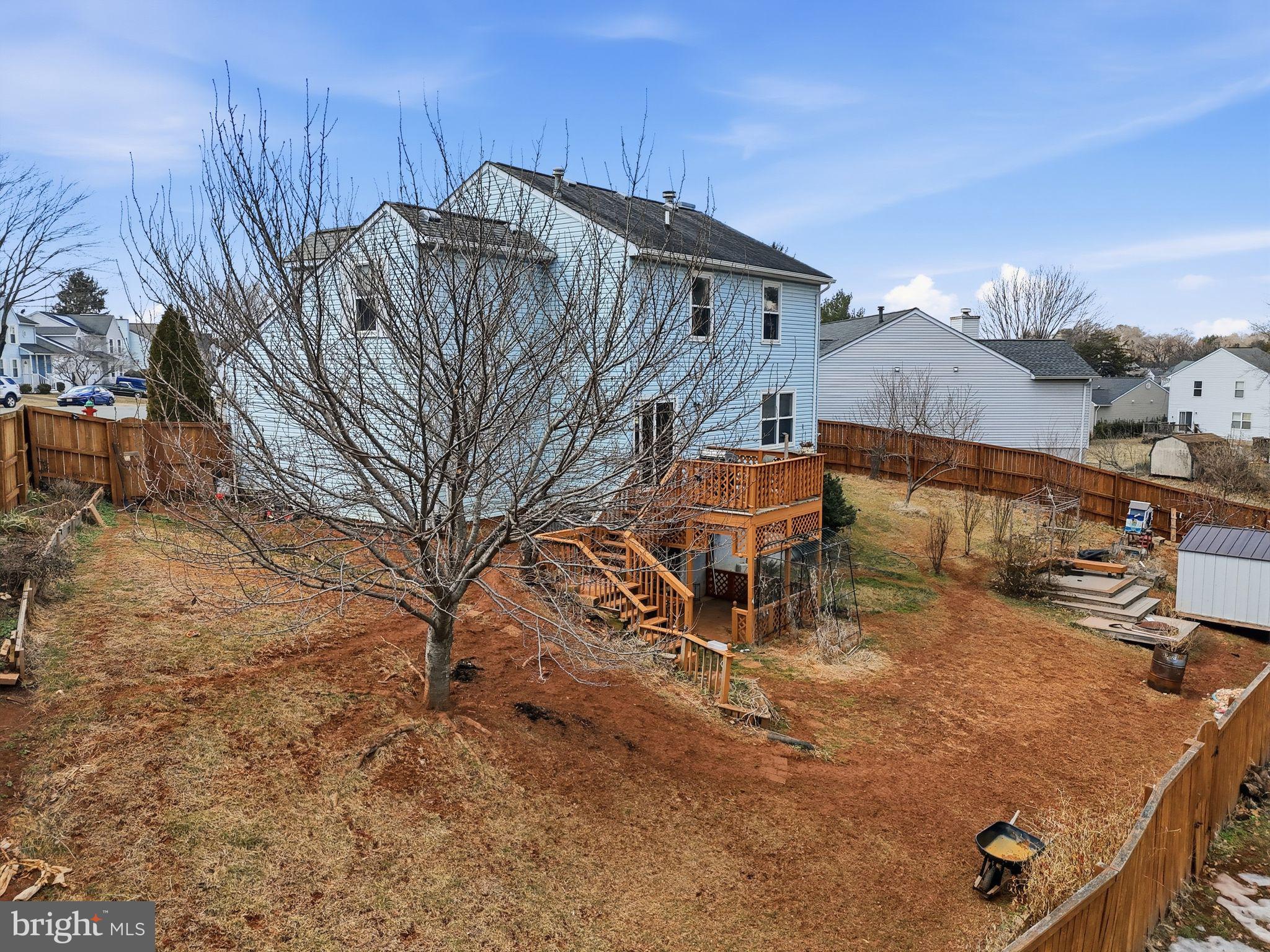 HIDDEN FIELDS - Residential