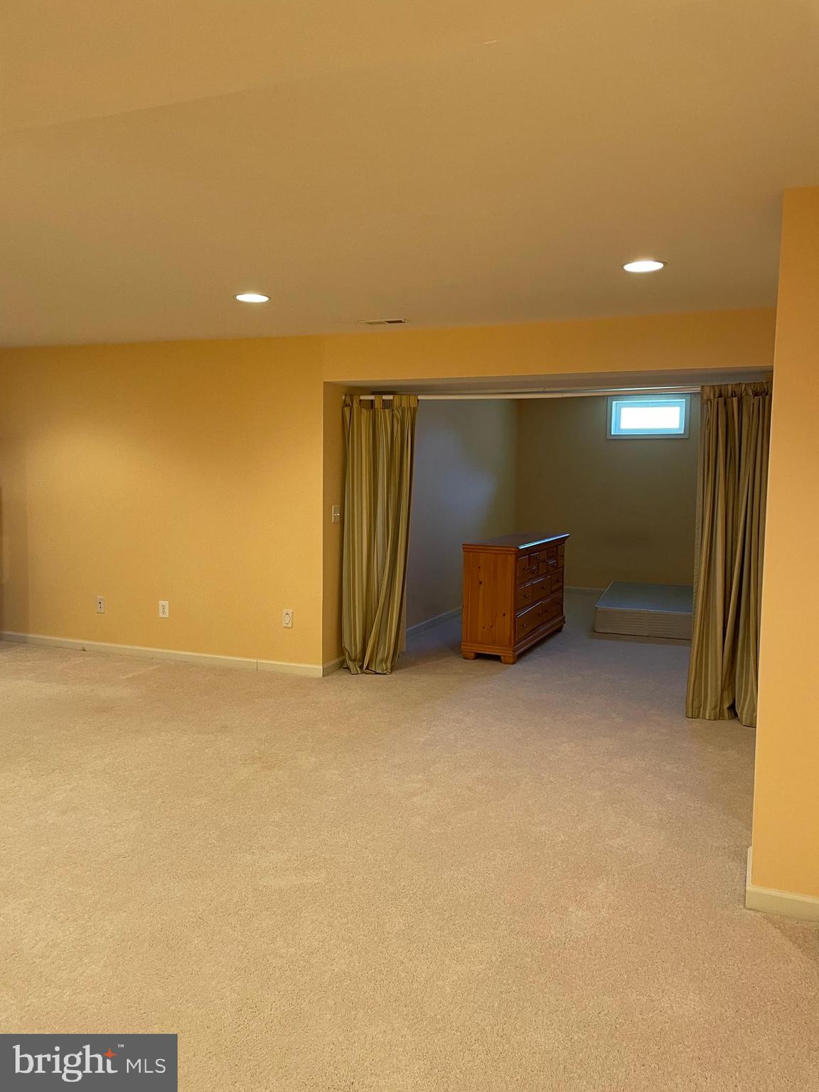 LAKELAND PLACE - Residential Lease