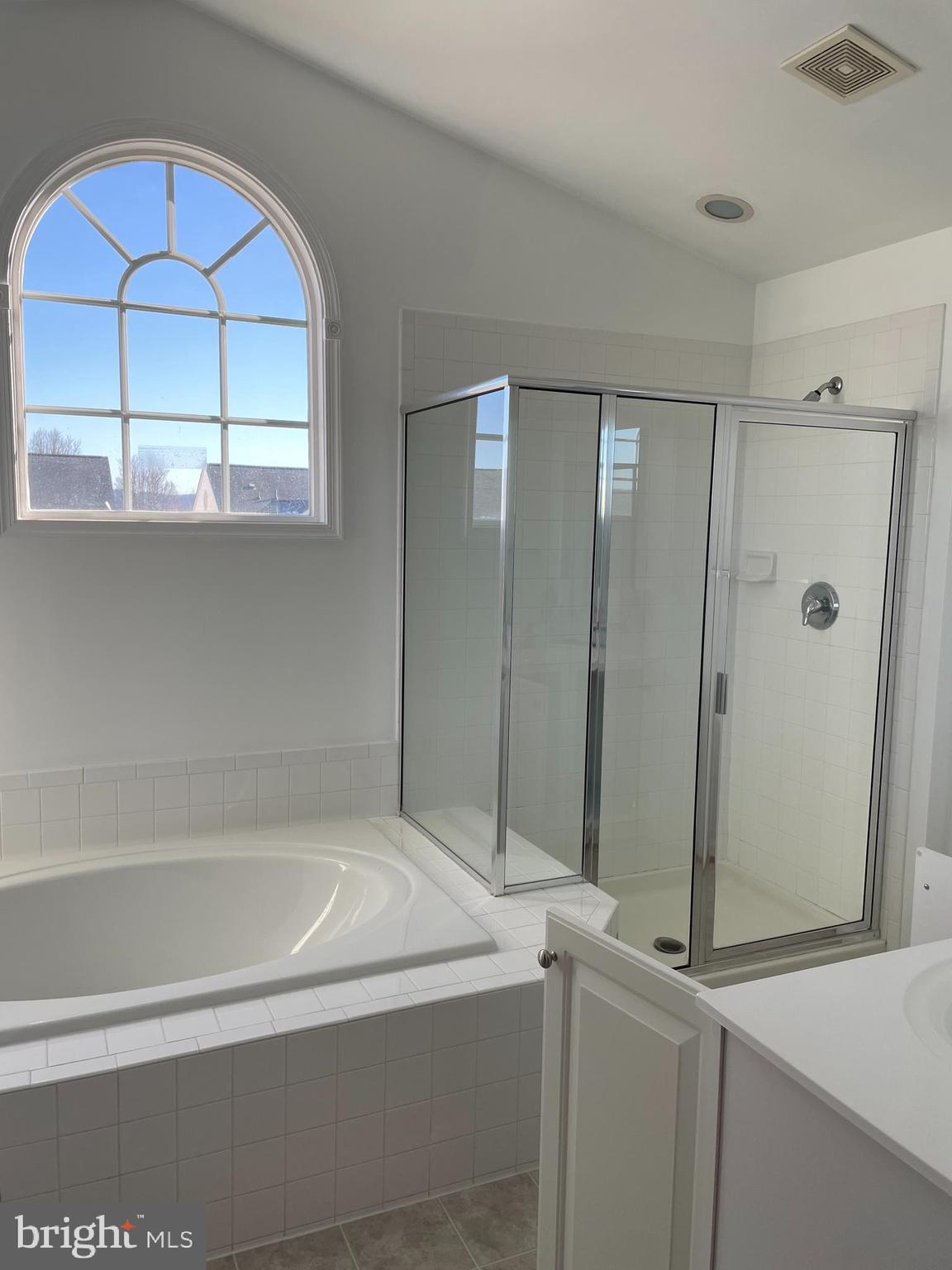 LAKELAND PLACE - Residential Lease