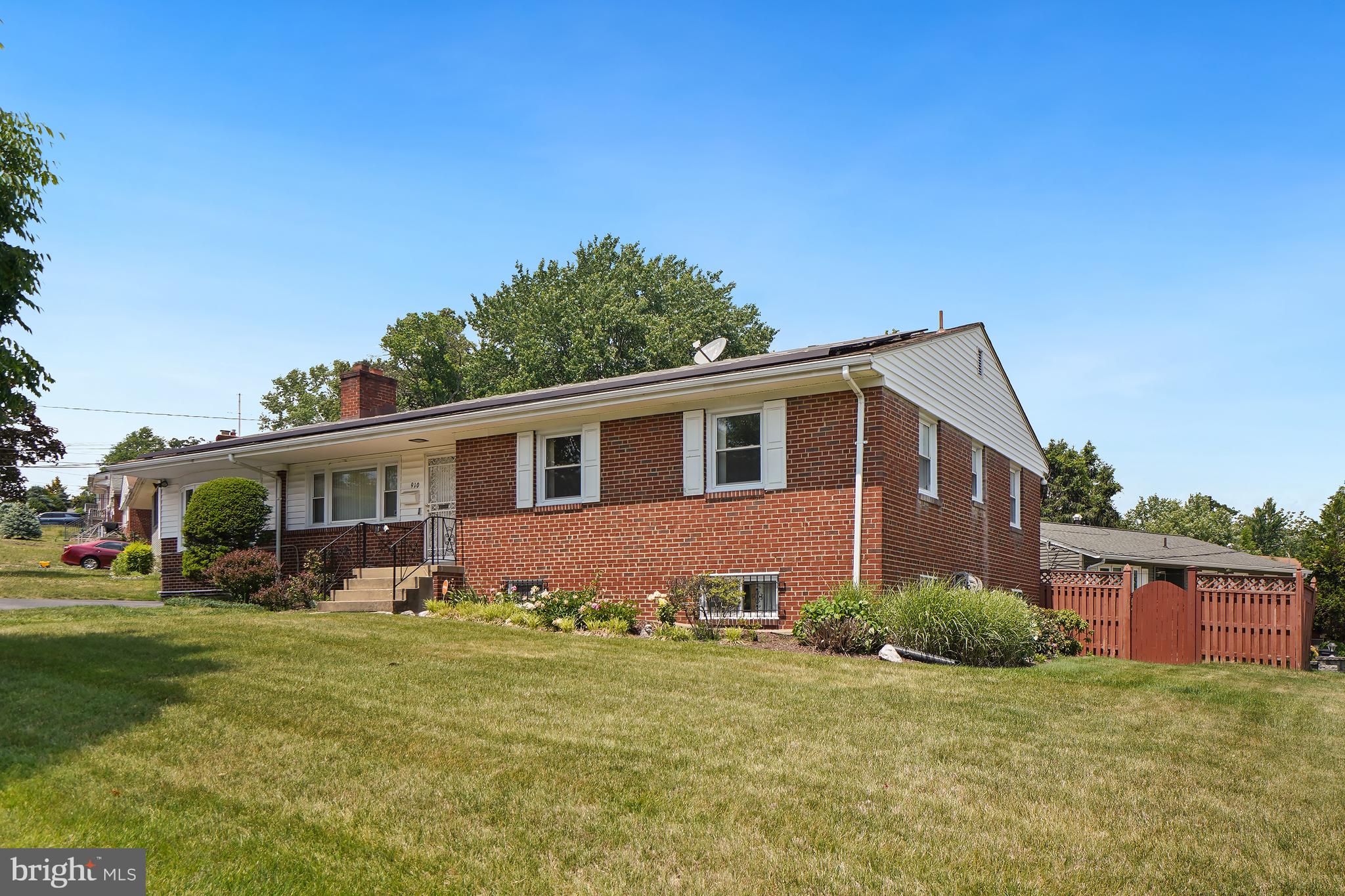 910 LURAY PLACE