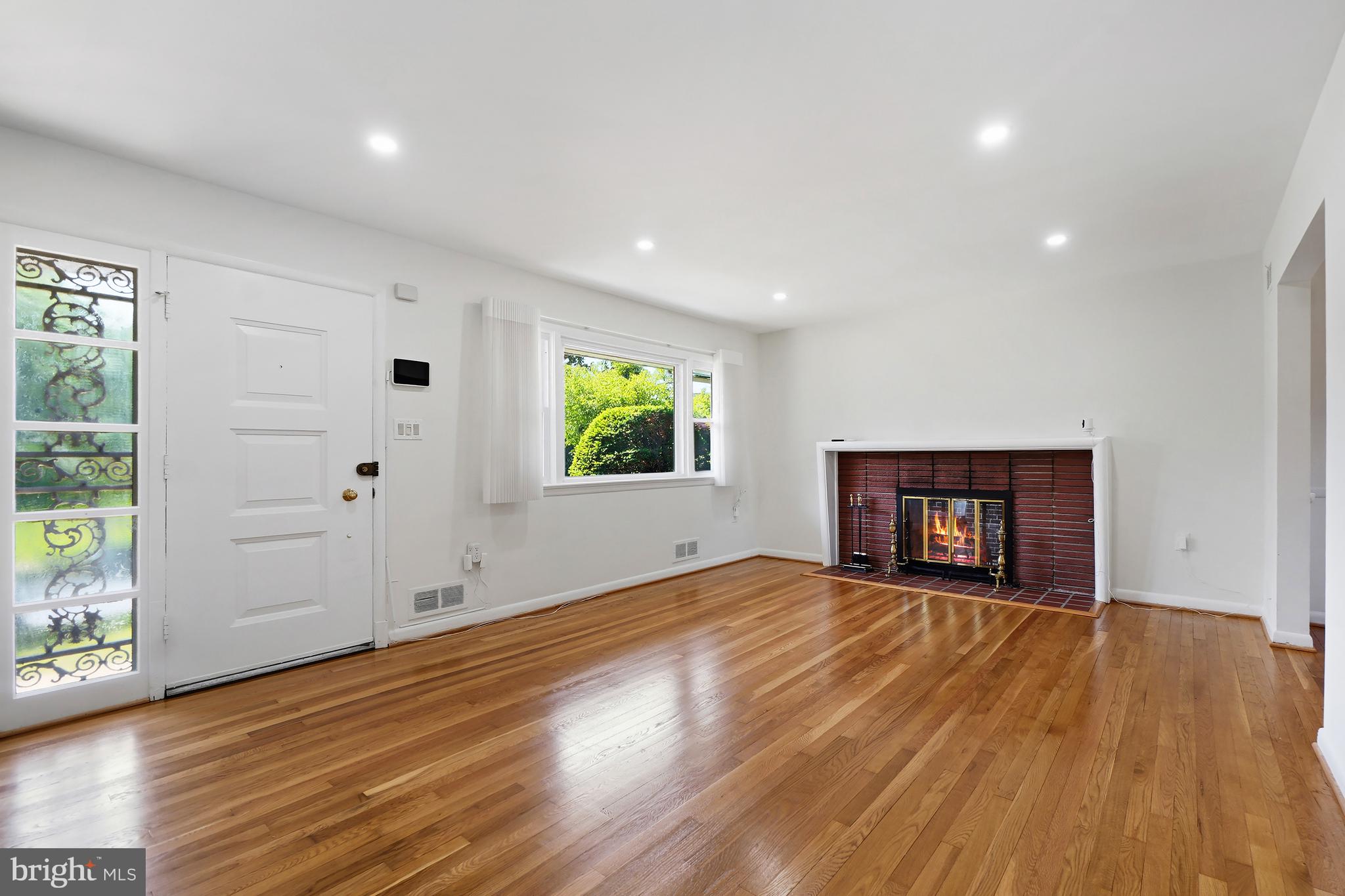 910 LURAY PLACE