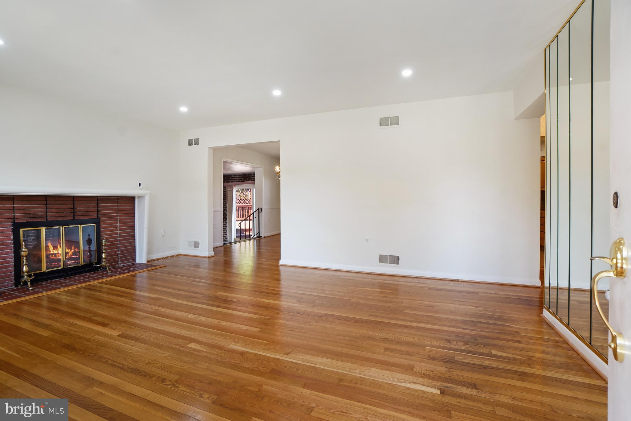 910 LURAY PLACE