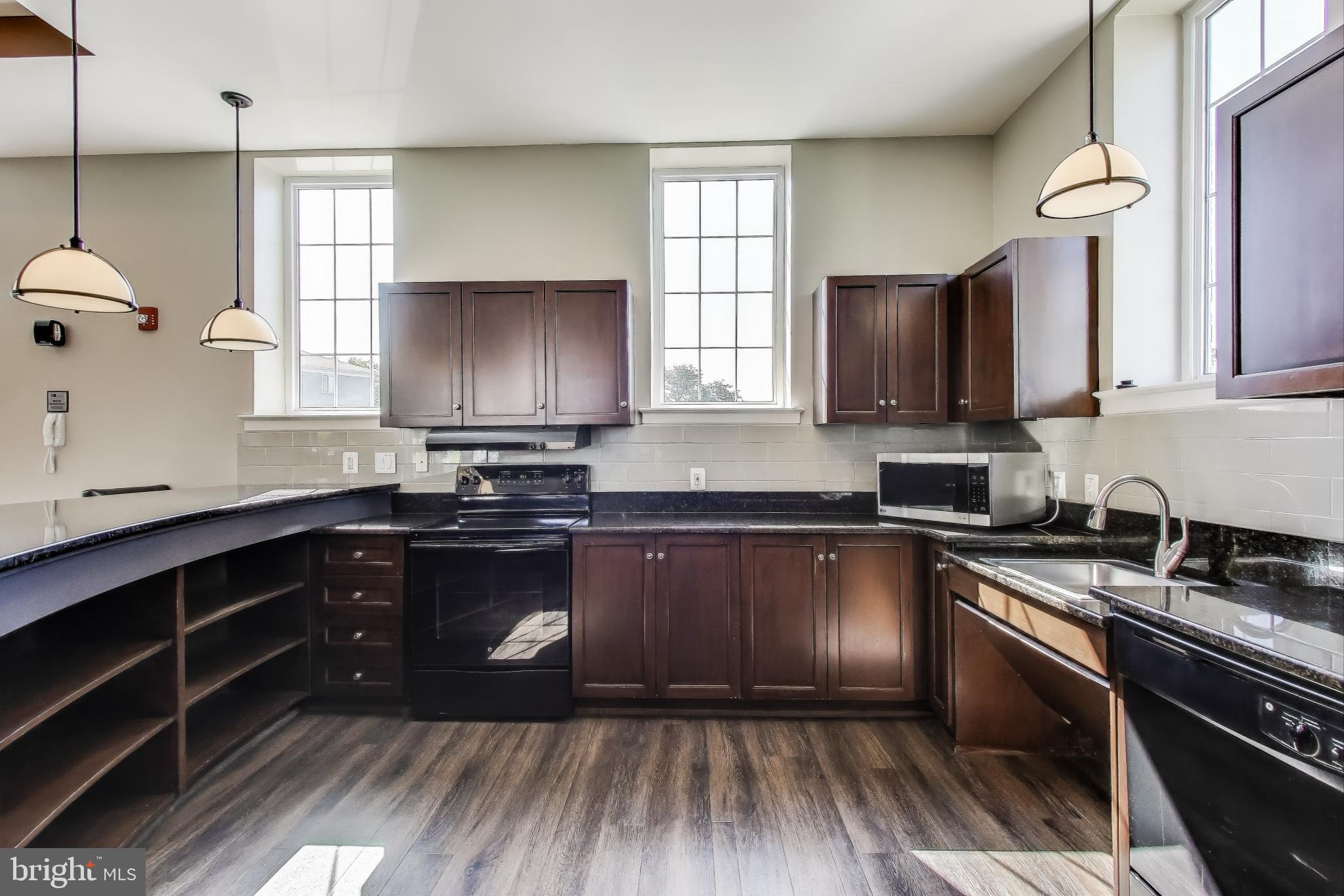 WEST VILLAGE OF SHIRLINGTON - Residential