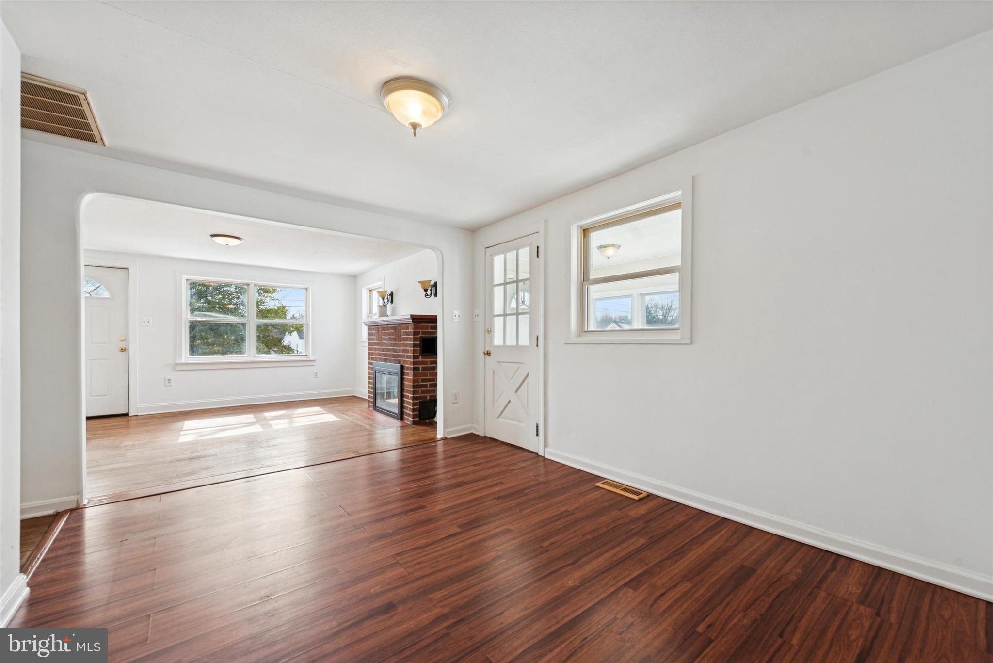 INGLESIDE VILLAGE - Residential