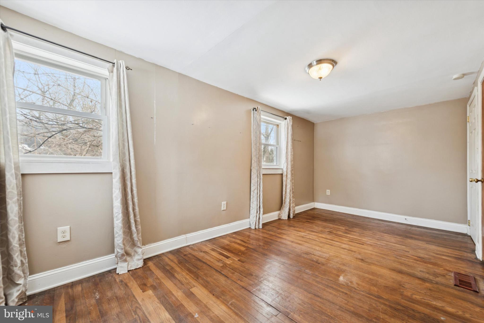 INGLESIDE VILLAGE - Residential