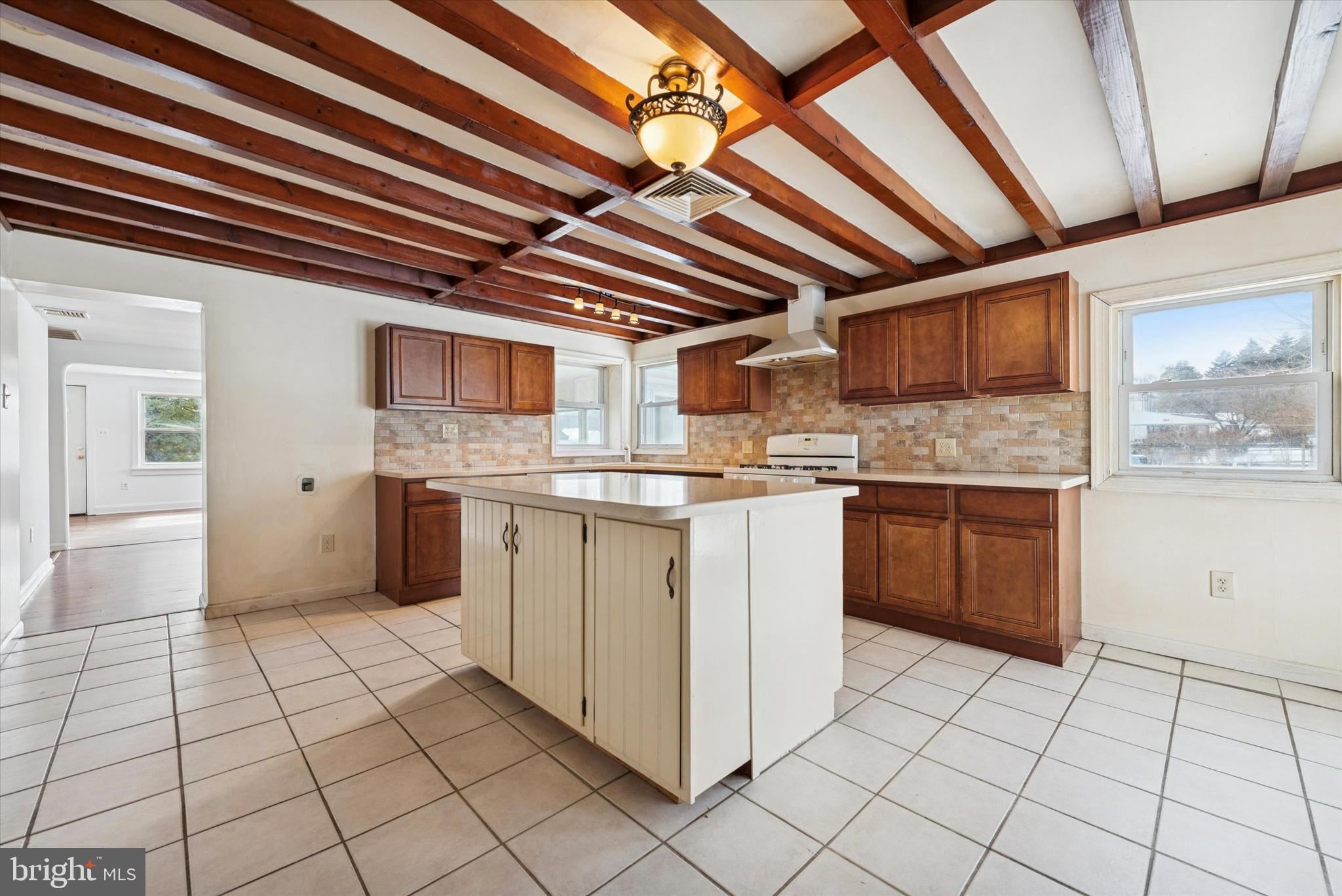 INGLESIDE VILLAGE - Residential