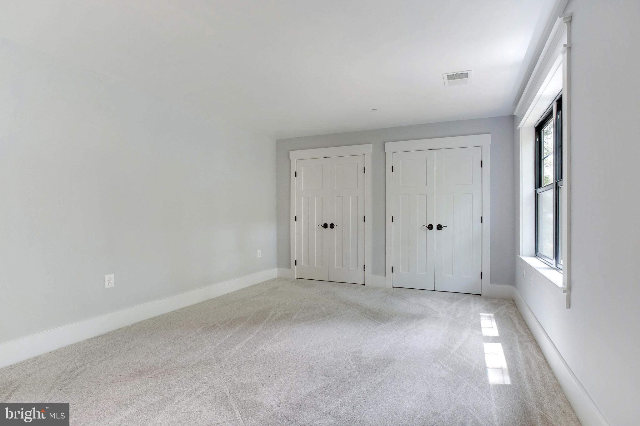 DEALE BEACH - Residential